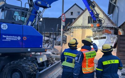 Baufachberater des THW Düren ordnet kontrollierten Abriss in Troisdorf-Sieglar an!